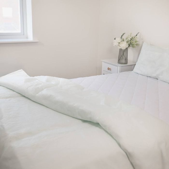 Water-Resistant Wipe-Clean 10.5 Tog Duvet Single