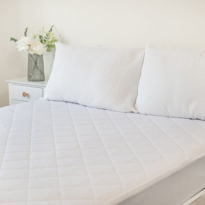 Super Soft Quilted Microfibre Waterproof Mattress Protector Double - closeup